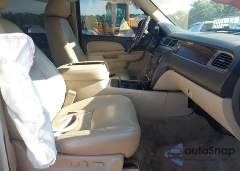 2013 GMC Yukon Xl 1500 Denali z USA, uszkodzony, nr VIN 1GKS1MEF0DR145751